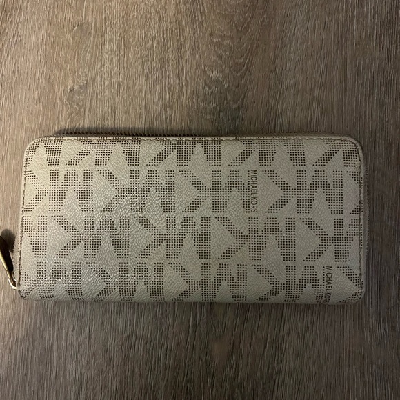 Michael Kors wallet - Picture 3 of 3